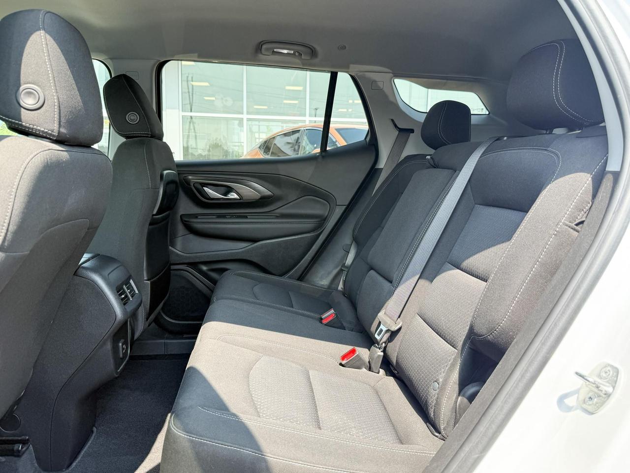 2022 GMC Terrain 1.5L 4CYL TURBO, SLE AWD, HEATED FRONT SEATS, REMOTE VEHICLE START, ADAPTIVE CRUISE CONTROL, 17" ALLOY WHEELS Photo