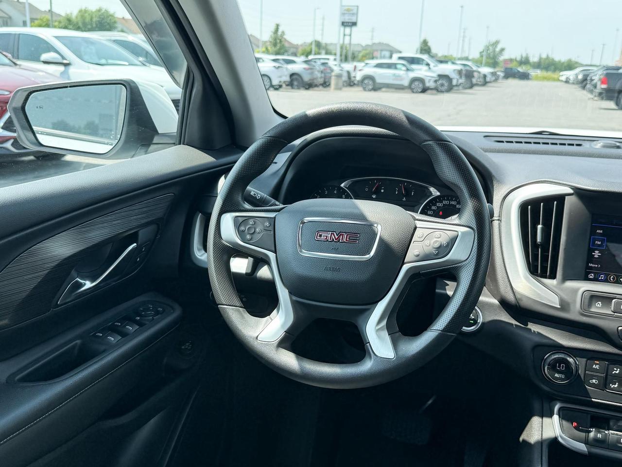 2022 GMC Terrain 1.5L 4CYL TURBO, SLE AWD, HEATED FRONT SEATS, REMOTE VEHICLE START, ADAPTIVE CRUISE CONTROL, 17" ALLOY WHEELS Photo