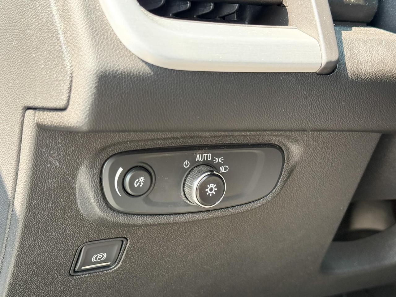 2022 GMC Terrain 1.5L 4CYL TURBO, SLE AWD, HEATED FRONT SEATS, REMOTE VEHICLE START, ADAPTIVE CRUISE CONTROL, 17" ALLOY WHEELS Photo