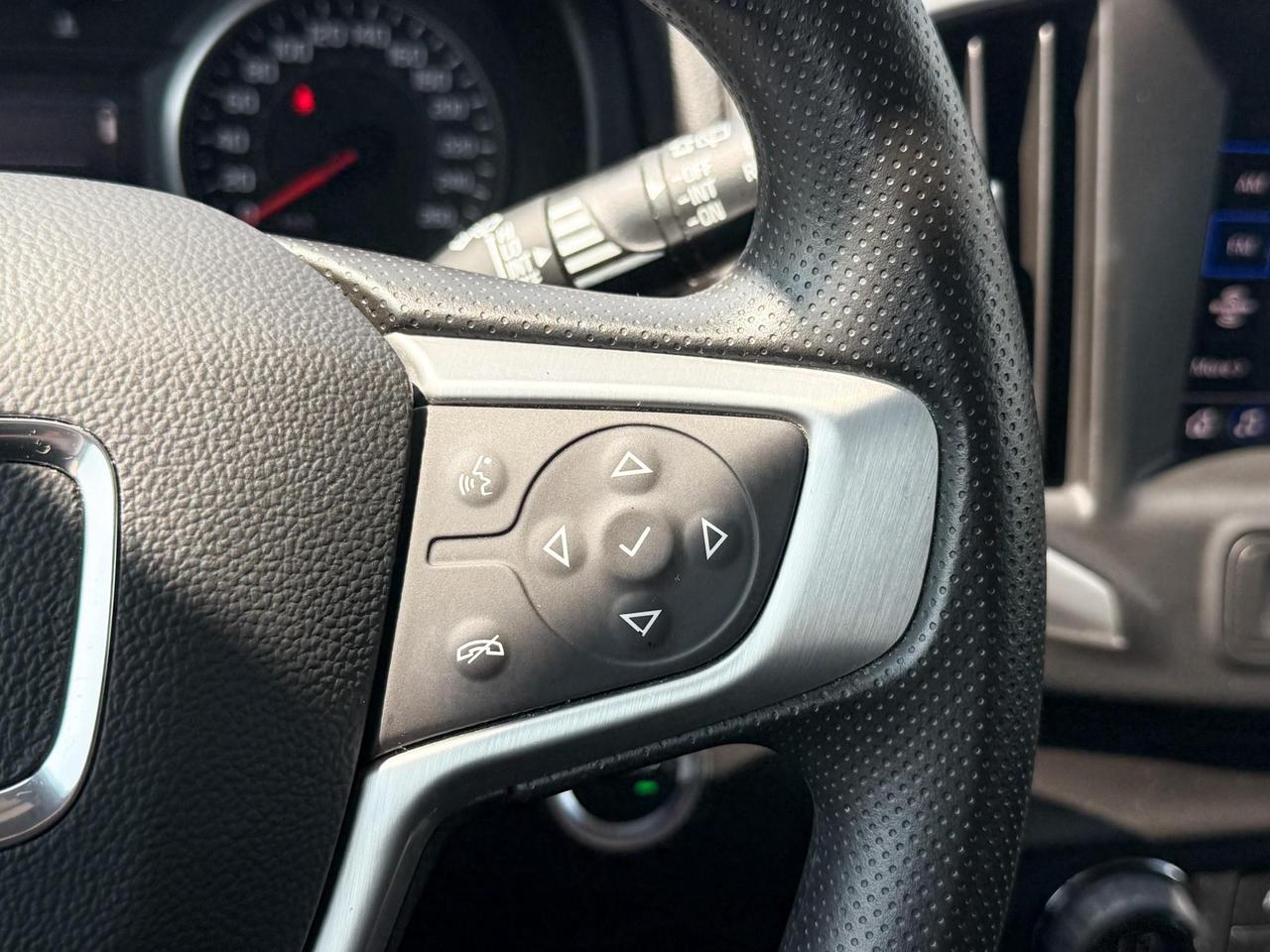 2022 GMC Terrain 1.5L 4CYL TURBO, SLE AWD, HEATED FRONT SEATS, REMOTE VEHICLE START, ADAPTIVE CRUISE CONTROL, 17" ALLOY WHEELS Photo