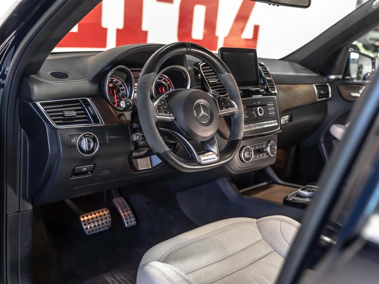 2017 Mercedes-Benz GLE AMG GLE 63 S|DESIGNO|DISTRONIC|BLINDSPOT|HARMAN KARDON|LOADED Photo4