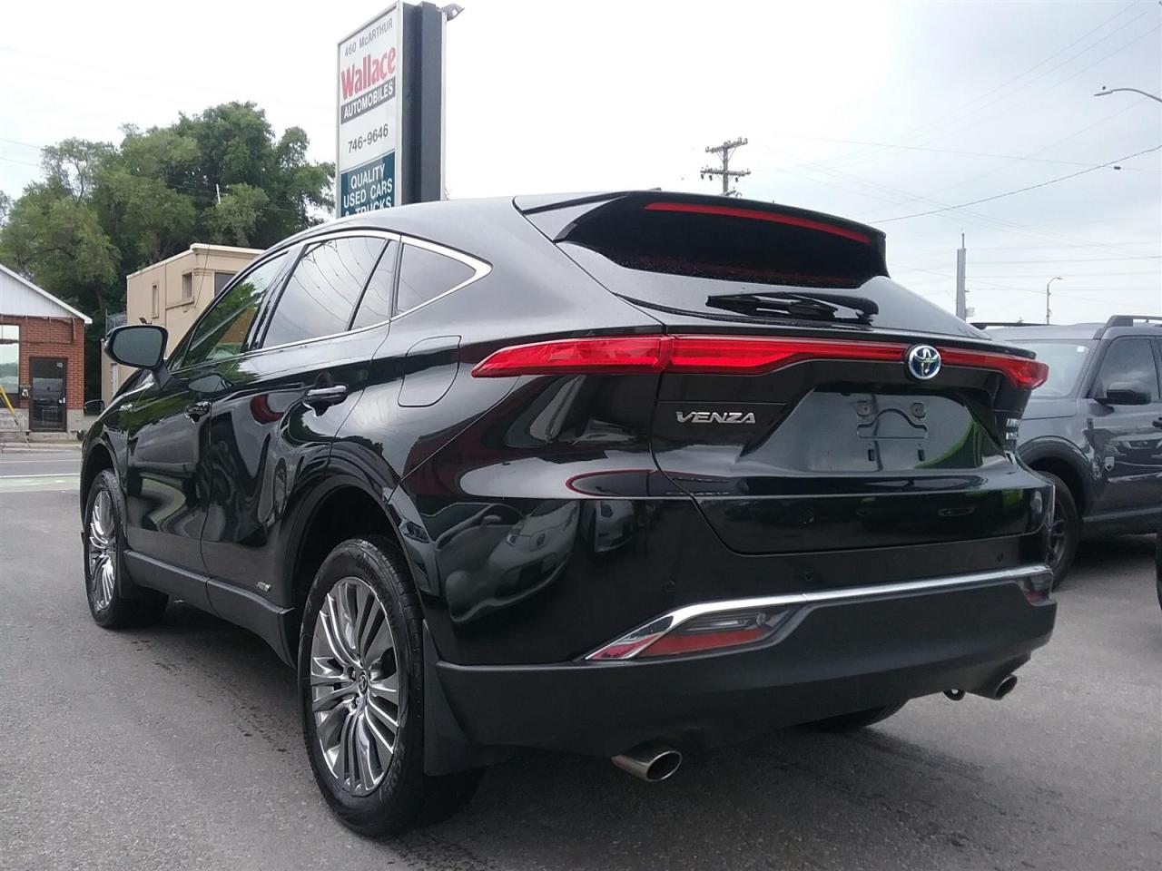 2021 Toyota Venza Limited | AWD | PANO ROOF | HyBrid Photo3