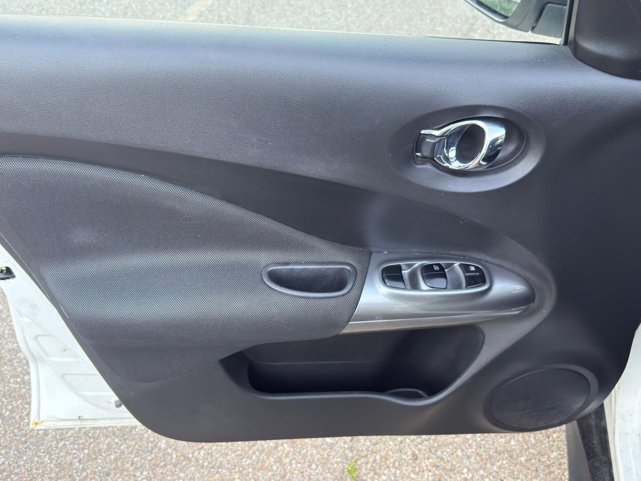 2015 Nissan Juke SV - Photo #9