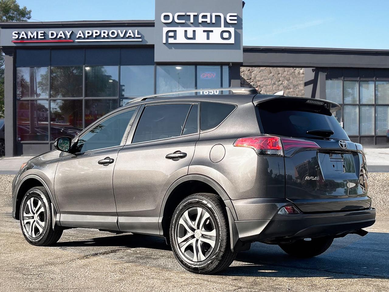 2017 Toyota RAV4 LE AWD - Photo #4