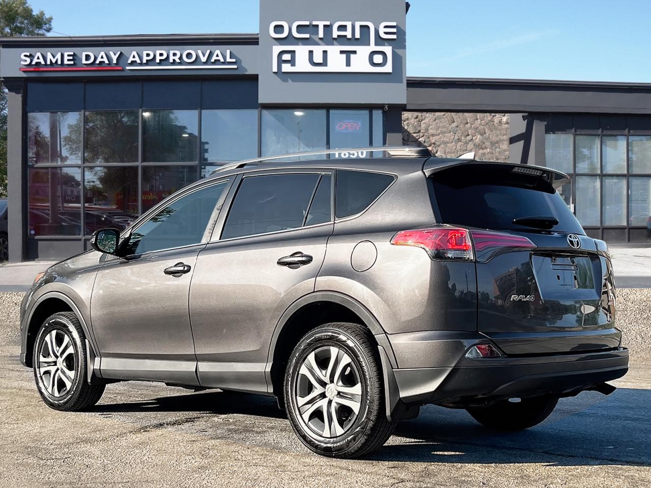 2017 Toyota RAV4 LE AWD - Photo #4