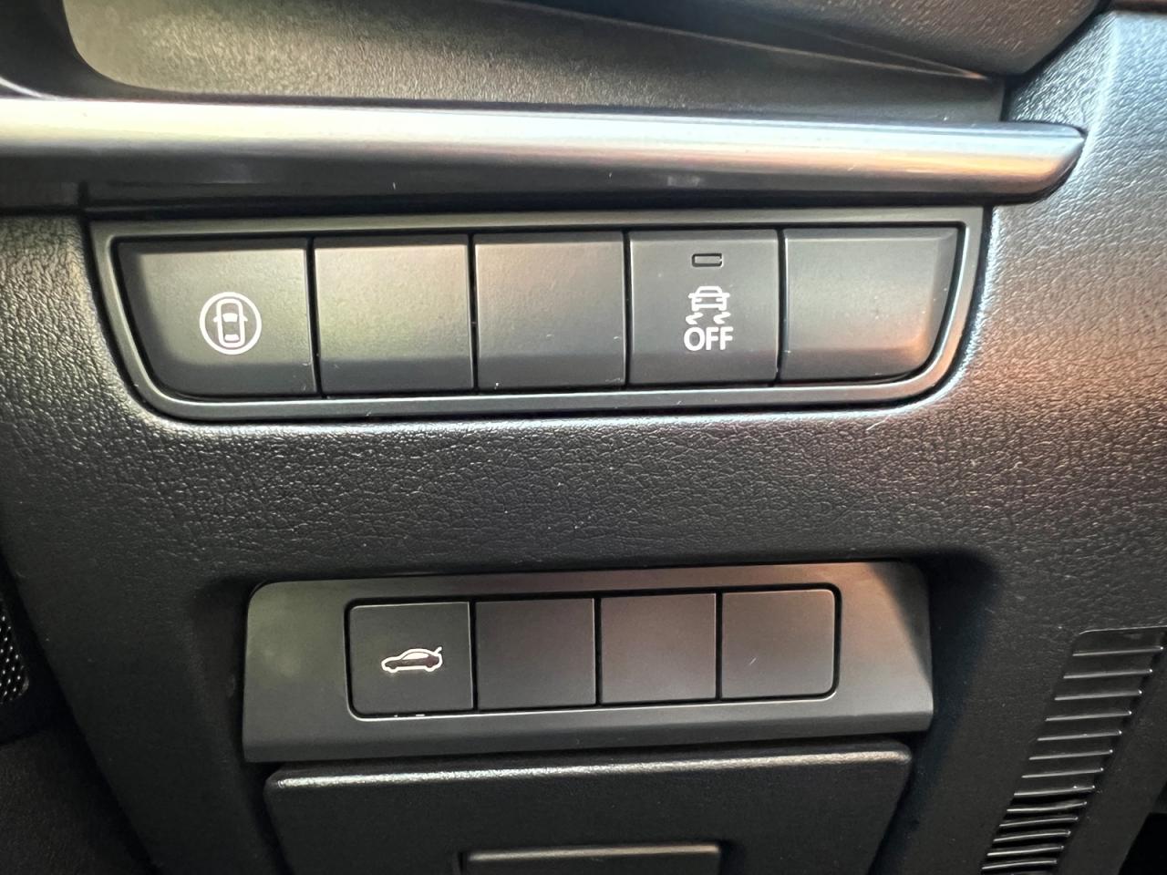 2020 Mazda MAZDA3 FWD - Photo #24