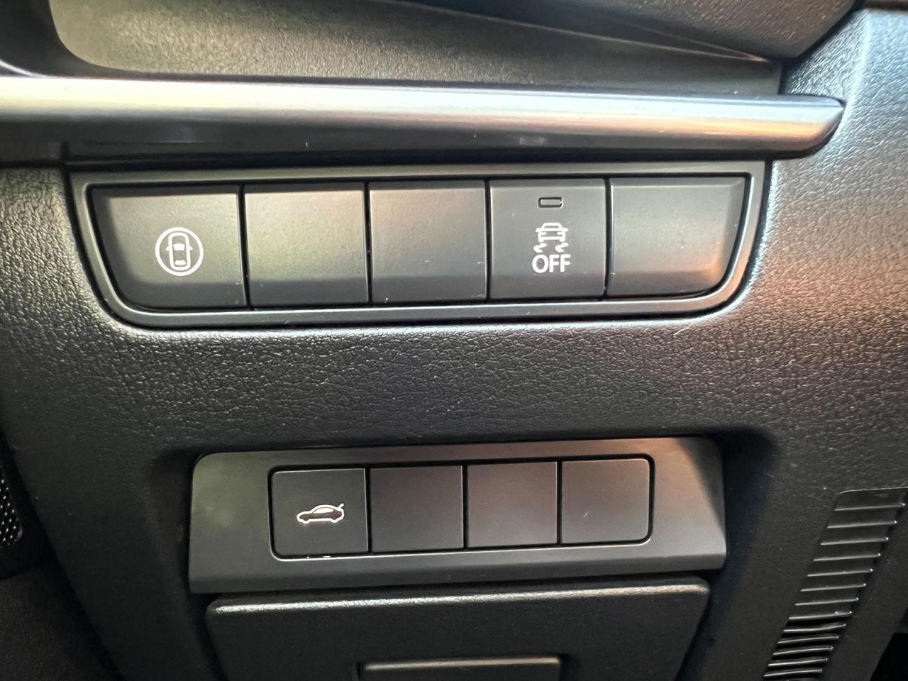 2020 Mazda MAZDA3 FWD - Photo #24