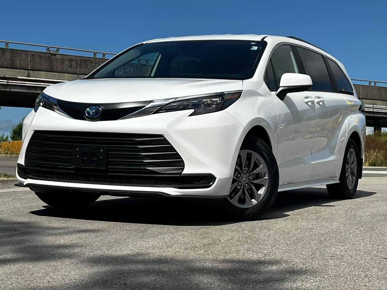 Used 2025 Toyota Sienna LE AWD/ BRAND NEW for sale in Richmond, BC