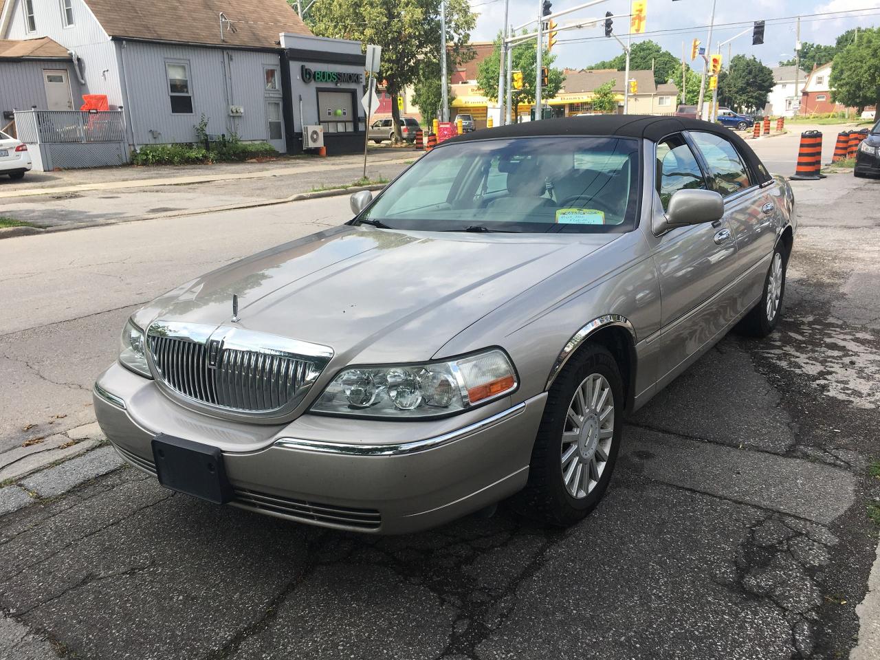 2003 Lincoln Town Car Executive w/Lvry Pkg "Presidential" - Photo #1