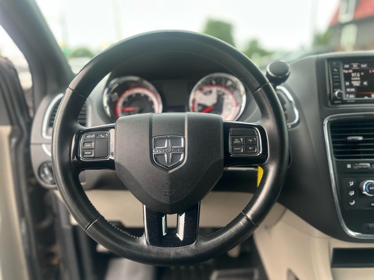2017 Dodge Grand Caravan SXT Premium Plus Photo17