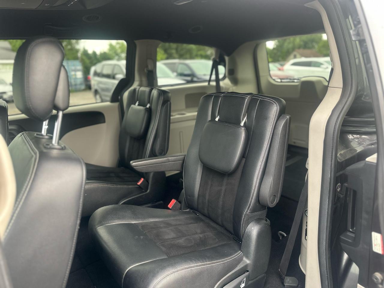 2017 Dodge Grand Caravan SXT Premium Plus Photo36