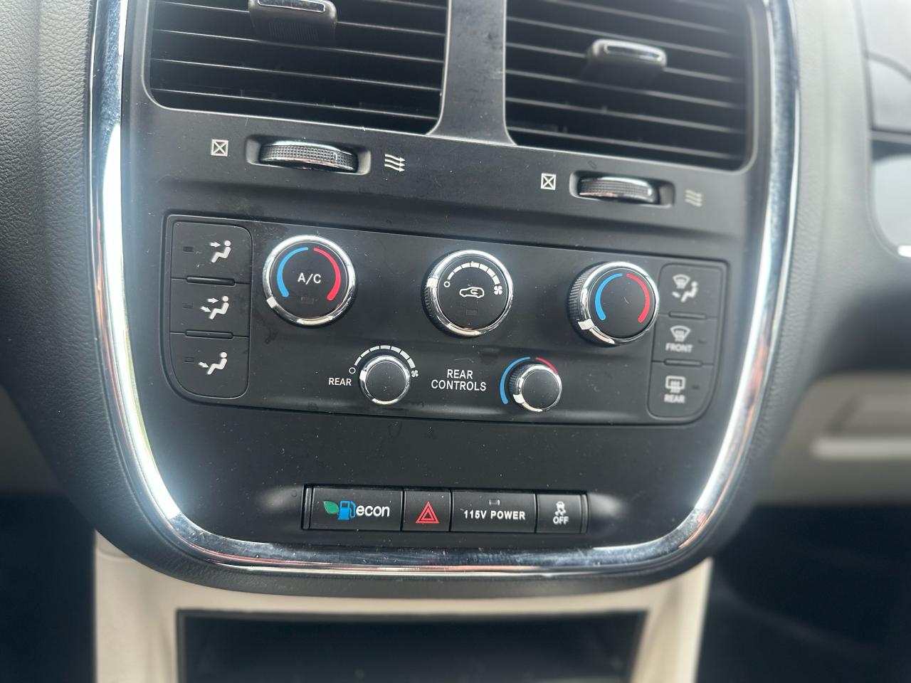 2017 Dodge Grand Caravan SXT Premium Plus Photo43