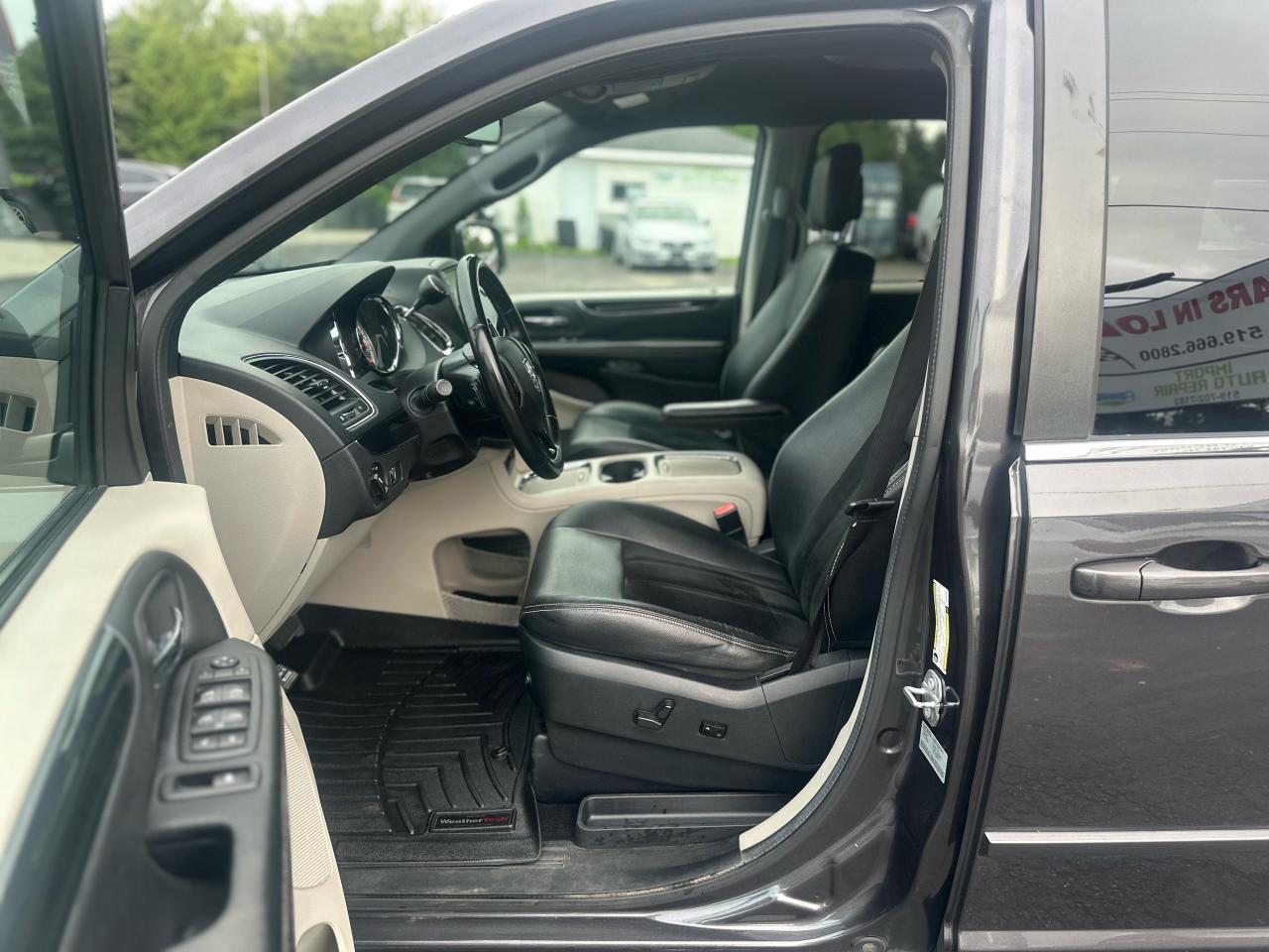 2017 Dodge Grand Caravan SXT Premium Plus Photo33