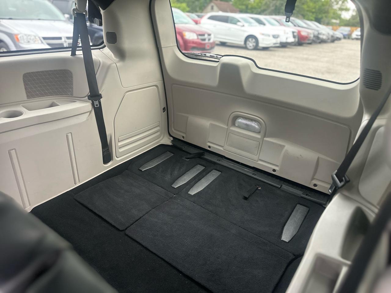 2017 Dodge Grand Caravan SXT Premium Plus Photo13