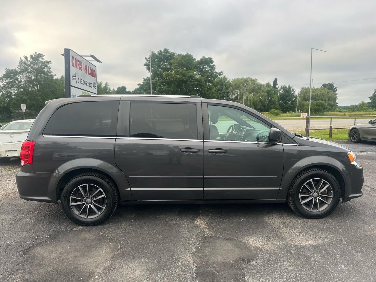 2017 Dodge Grand Caravan SXT Premium Plus Photo26