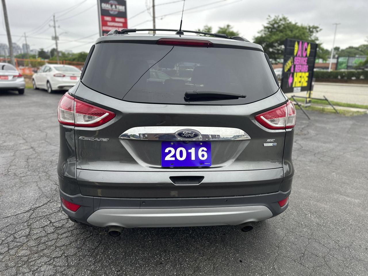 2016 Ford Escape SE - Photo #4