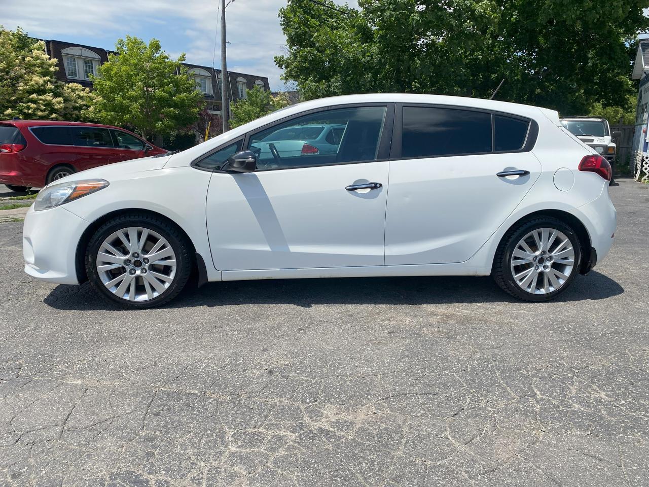 2014 Kia Forte5 Automatic/Gas Saver/Bckup Camera/Bluetooth - Photo #2