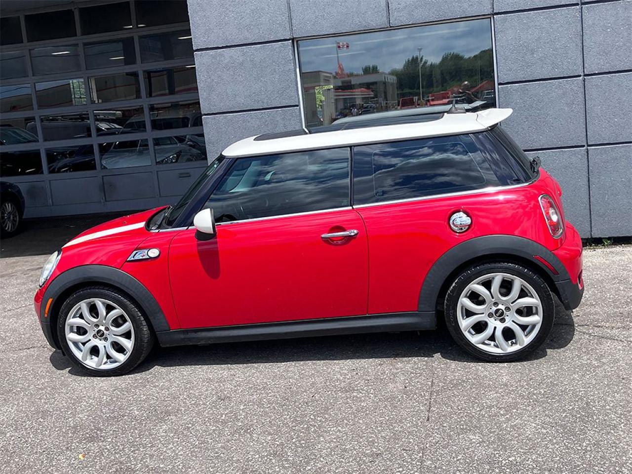 2009 MINI Cooper S|TURBO|PANOROOF|LEATHER|ALLOYS|SPOILER - Photo #6