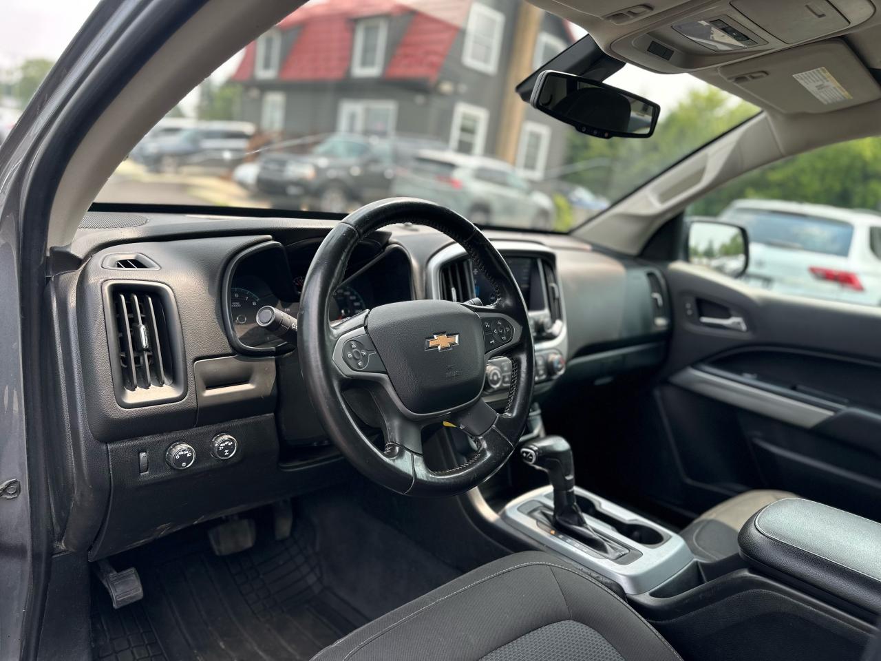 2019 Chevrolet Colorado 4WD LT Crew Cab Photo32