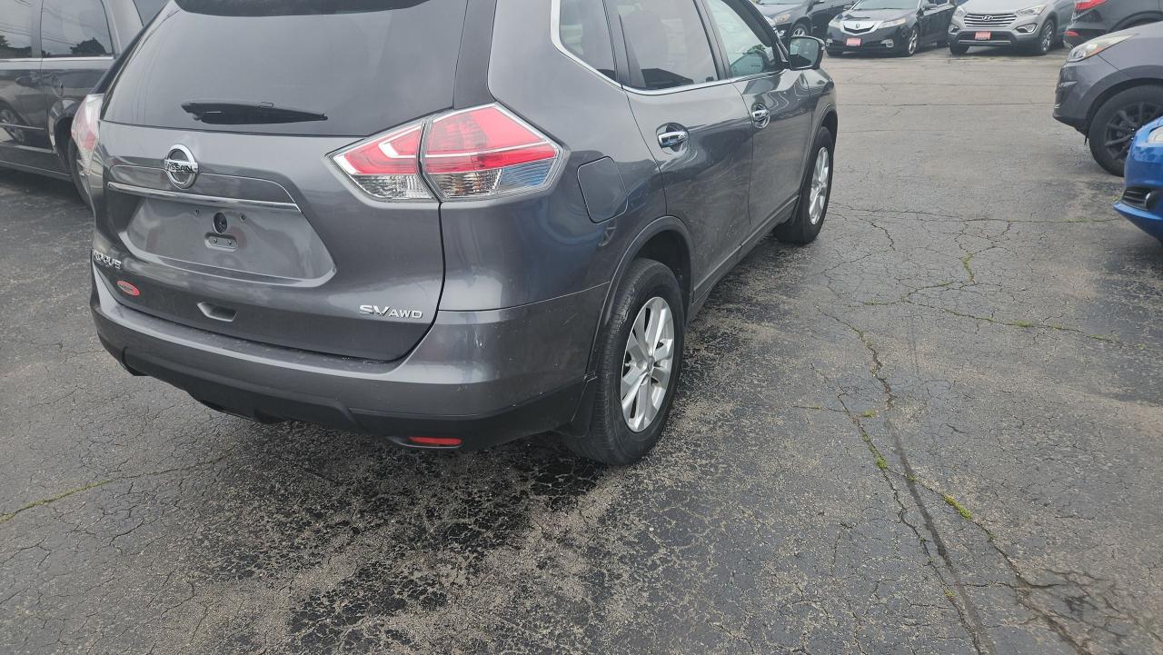 2016 Nissan Rogue SV - Photo #11
