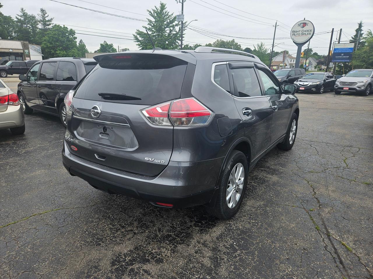 2016 Nissan Rogue SV - Photo #14