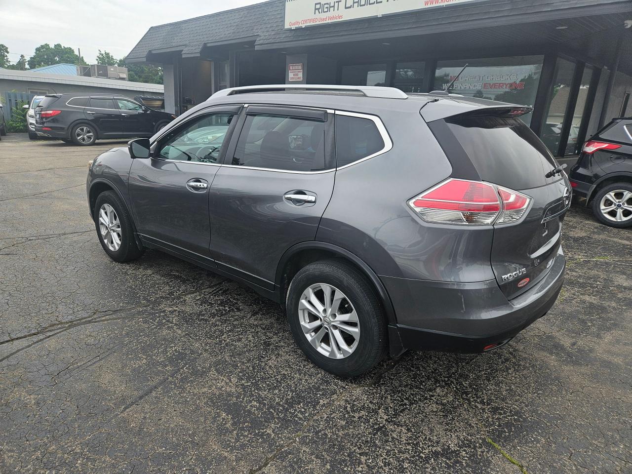 2016 Nissan Rogue SV - Photo #18