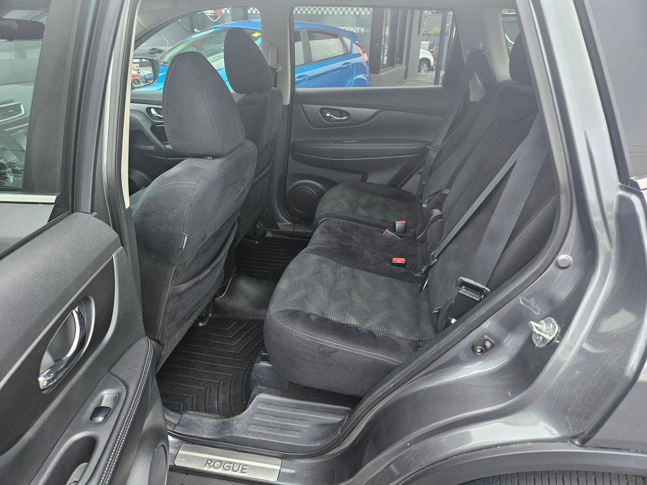 2016 Nissan Rogue SV - Photo #21