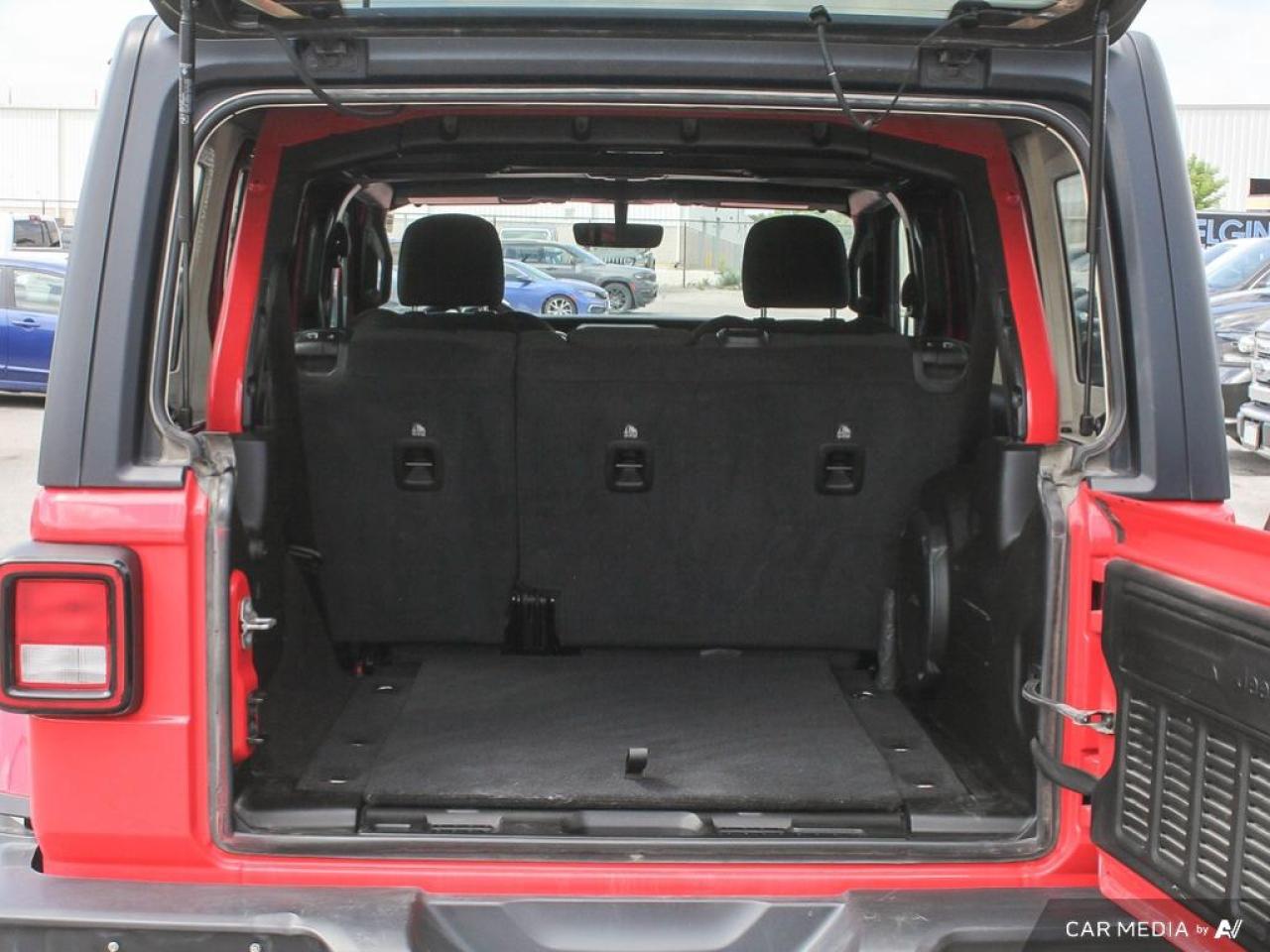 2021 Jeep Wrangler Unlimited Sahara ALPINE AUDIO | NAV | HEATED SEATS & WHEEL Photo