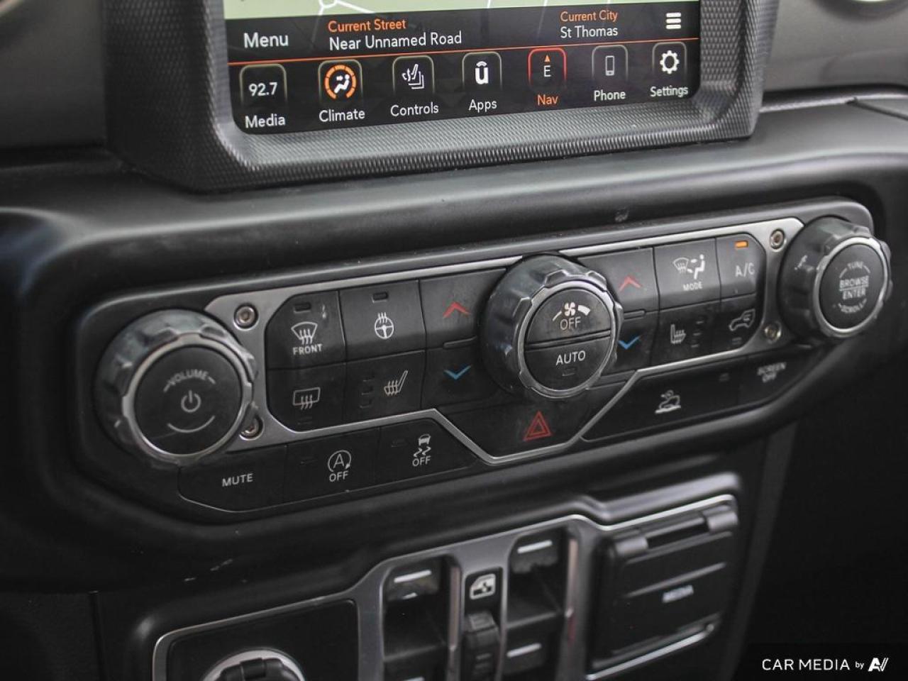 2021 Jeep Wrangler Unlimited Sahara ALPINE AUDIO | NAV | HEATED SEATS & WHEEL Photo