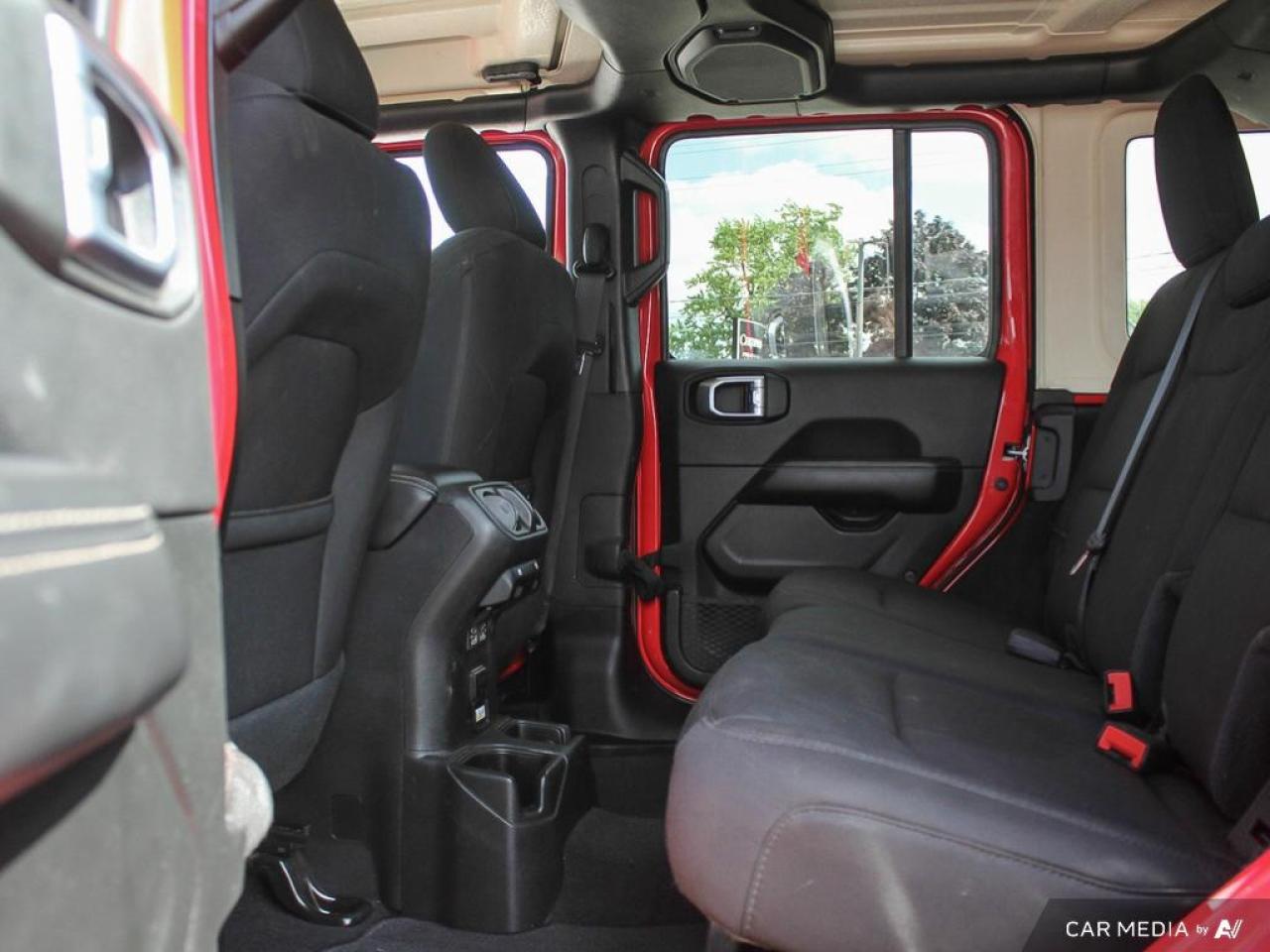 2021 Jeep Wrangler Unlimited Sahara ALPINE AUDIO | NAV | HEATED SEATS & WHEEL Photo