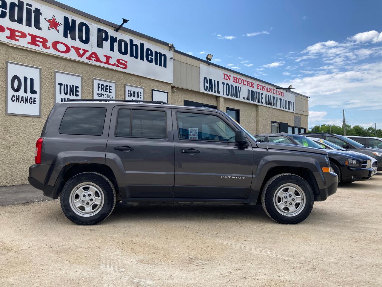 2017 Jeep Patriot SPORT - Photo #2