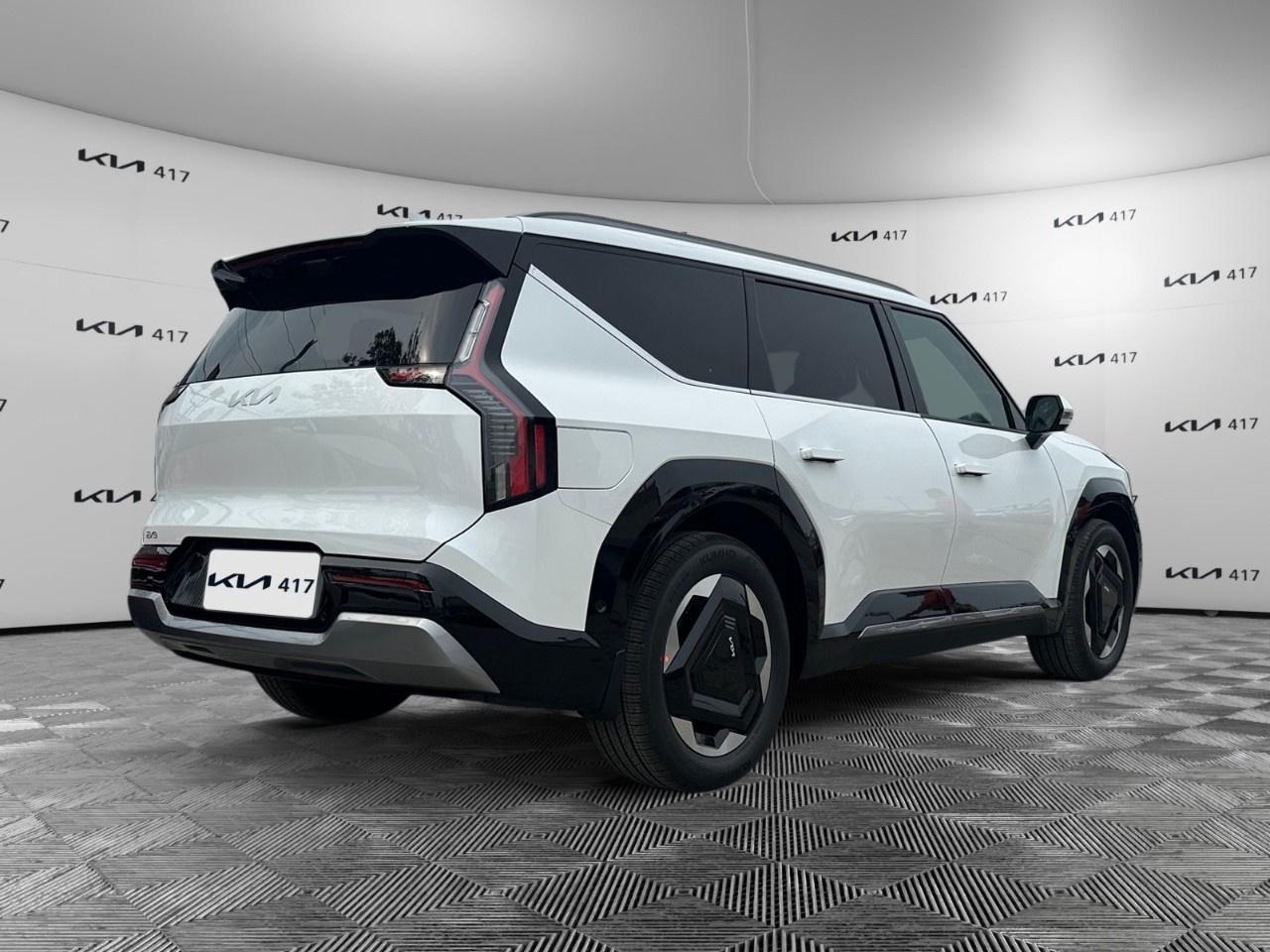 2026 Kia EV9 Land w/Premium Package AWD Photo4