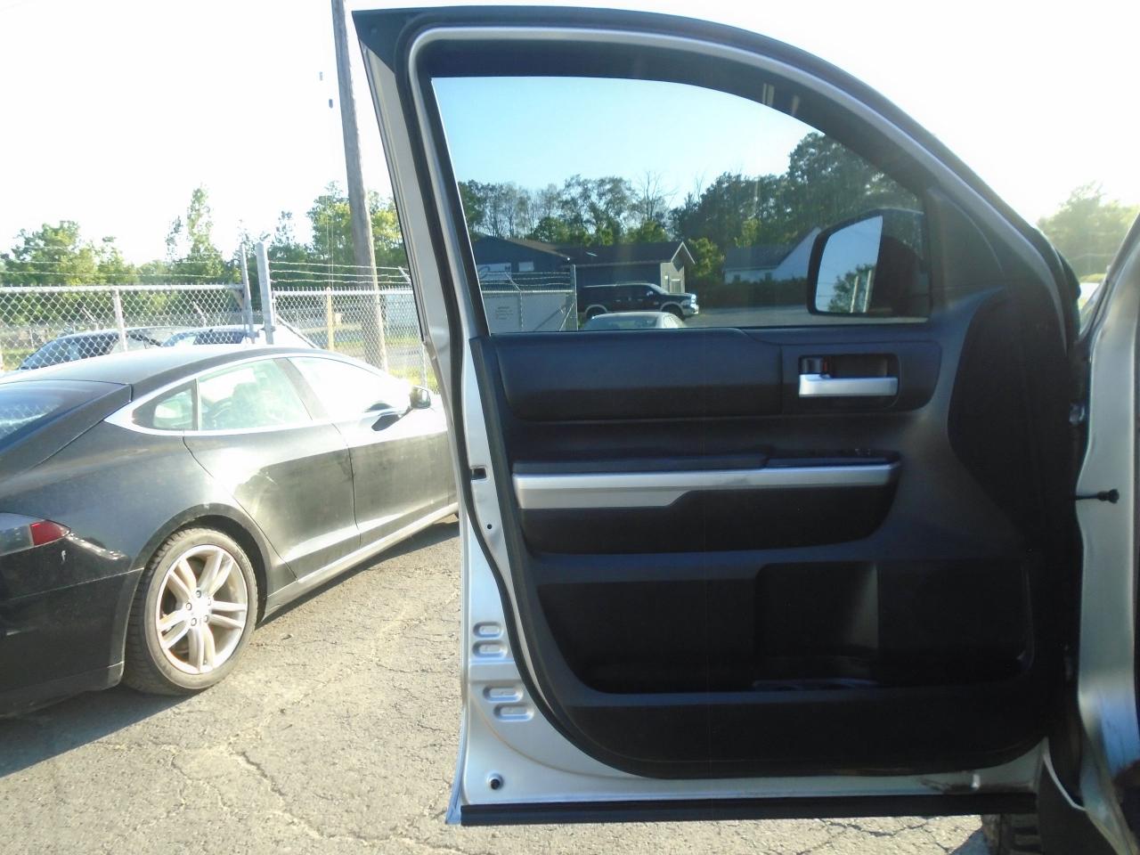 2015 Toyota Tundra 4WD Double Cab 146  5.7L SR - Photo #5