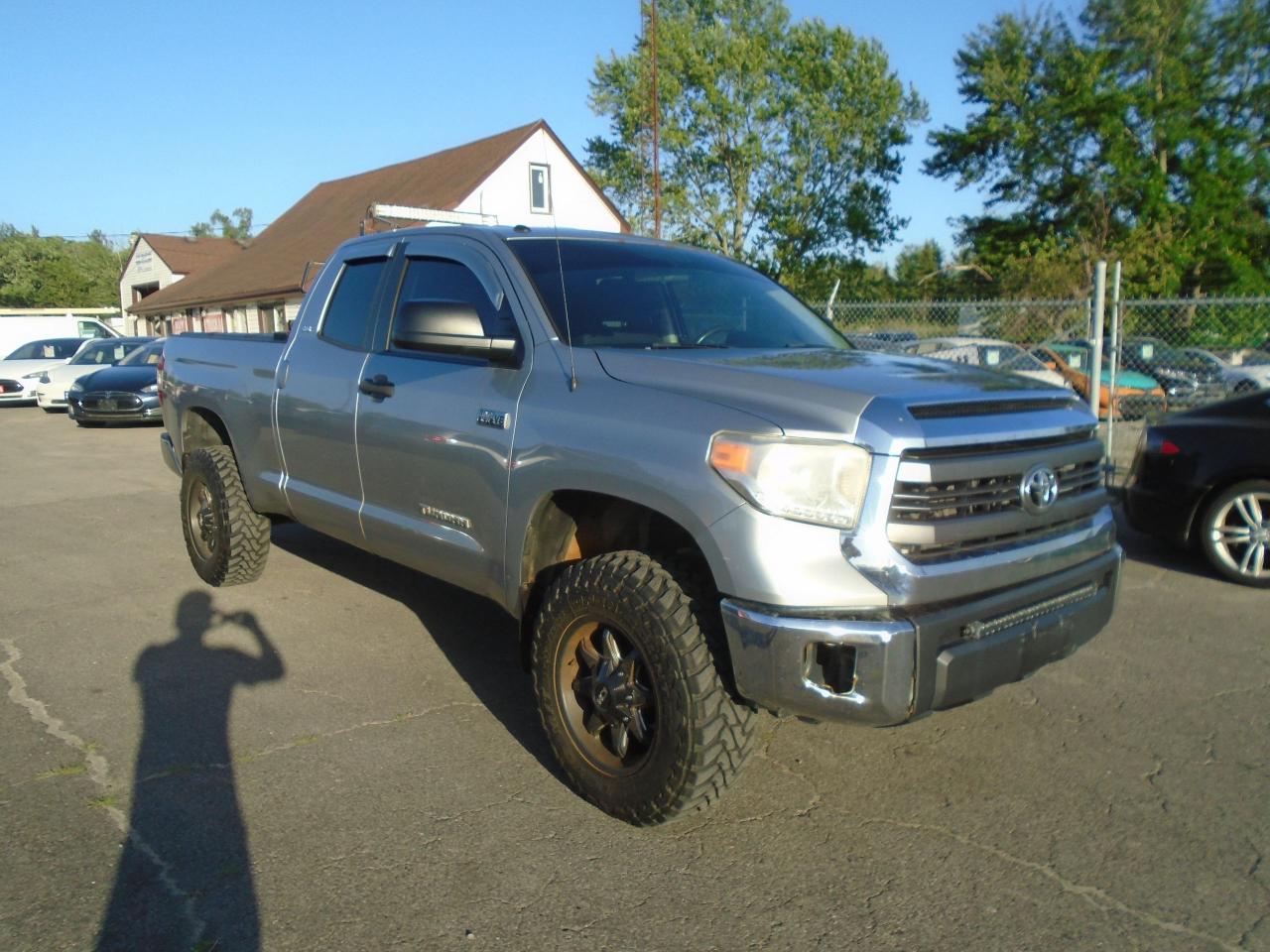 Used 2015 Toyota Tundra 4WD Double Cab 146  5.7L SR for sale in Fenwick, ON
