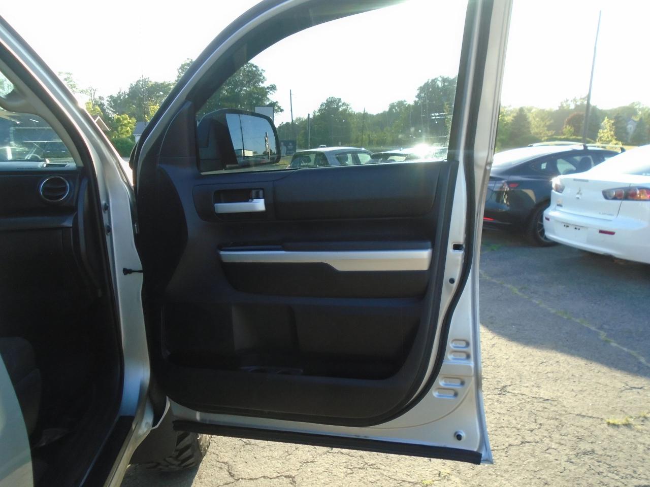 2015 Toyota Tundra 4WD Double Cab 146  5.7L SR - Photo #13
