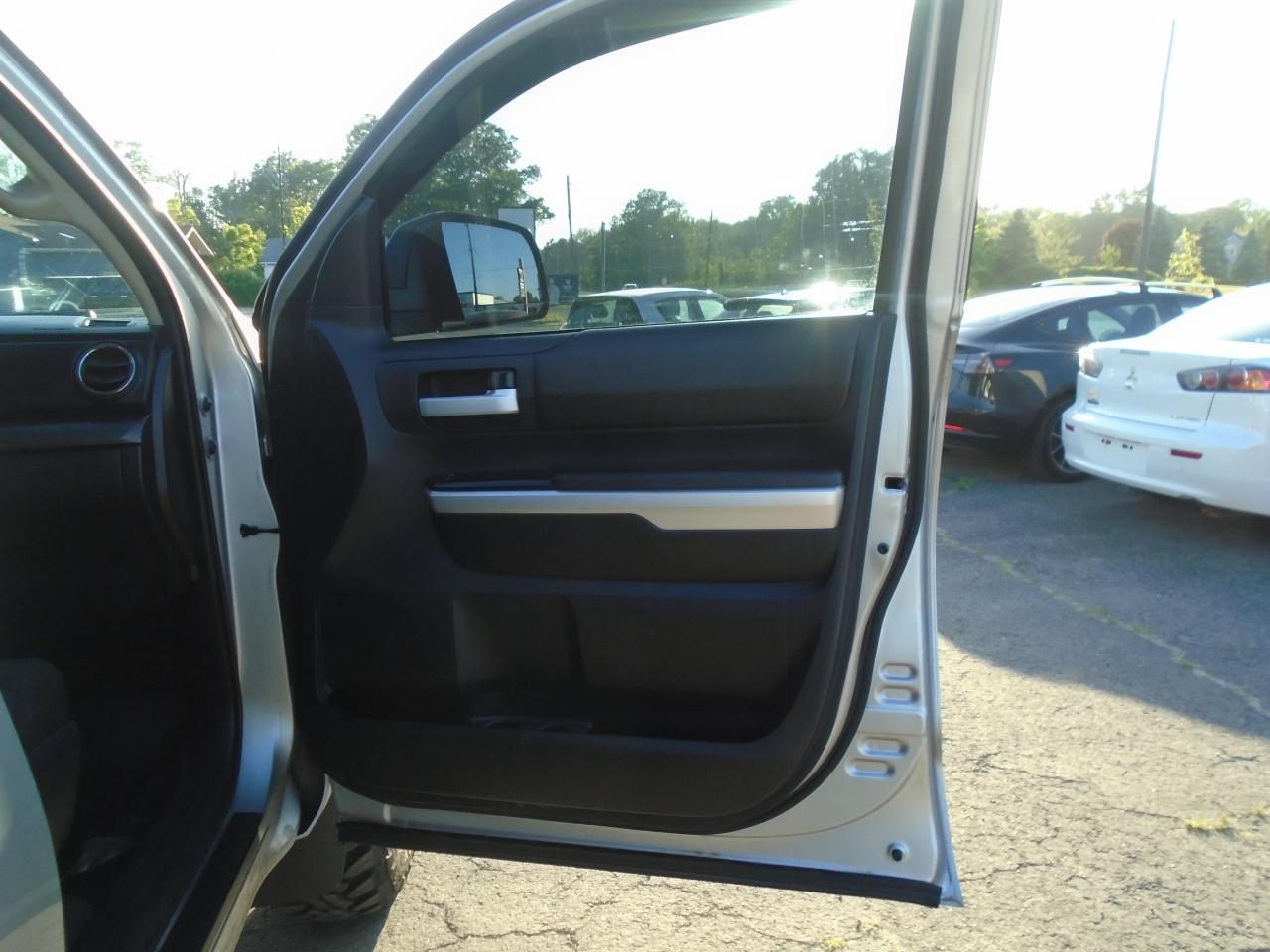 2015 Toyota Tundra 4WD Double Cab 146  5.7L SR - Photo #15