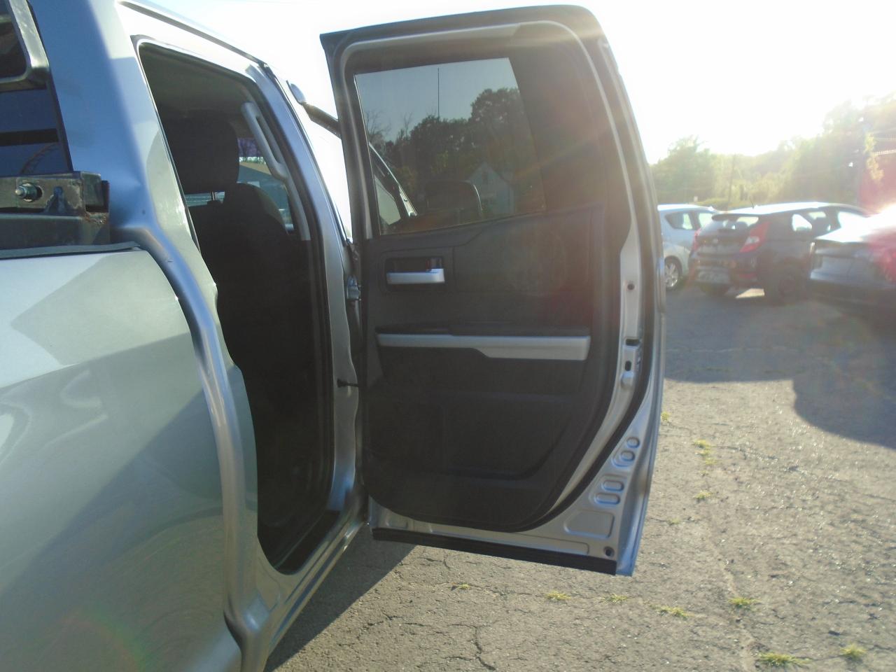 2015 Toyota Tundra 4WD Double Cab 146  5.7L SR - Photo #18