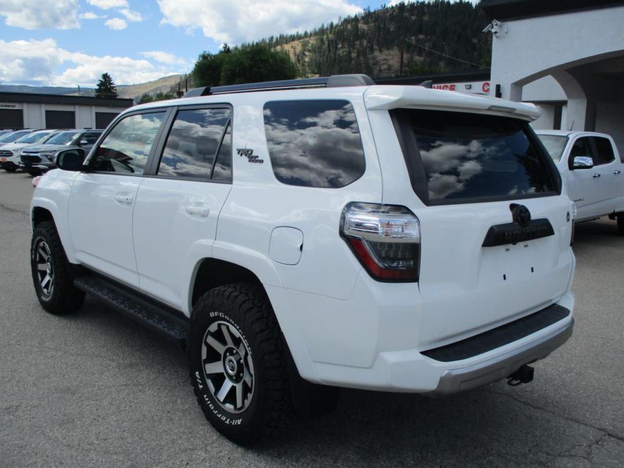 2023 Toyota 4Runner TRD Off-Road Photo8