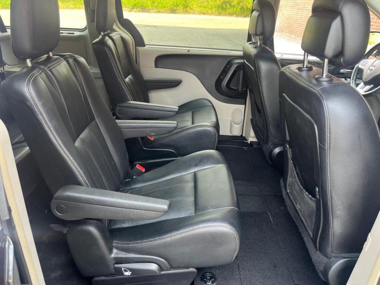 2016 Dodge Grand Caravan CREW PLUS | ONE OWNER | CLEAN CARFAX | HEATED SEATS & STEERING | LEATHER | NAVI| REMOTE STARTER | BACK-UP CAM | - Photo #17