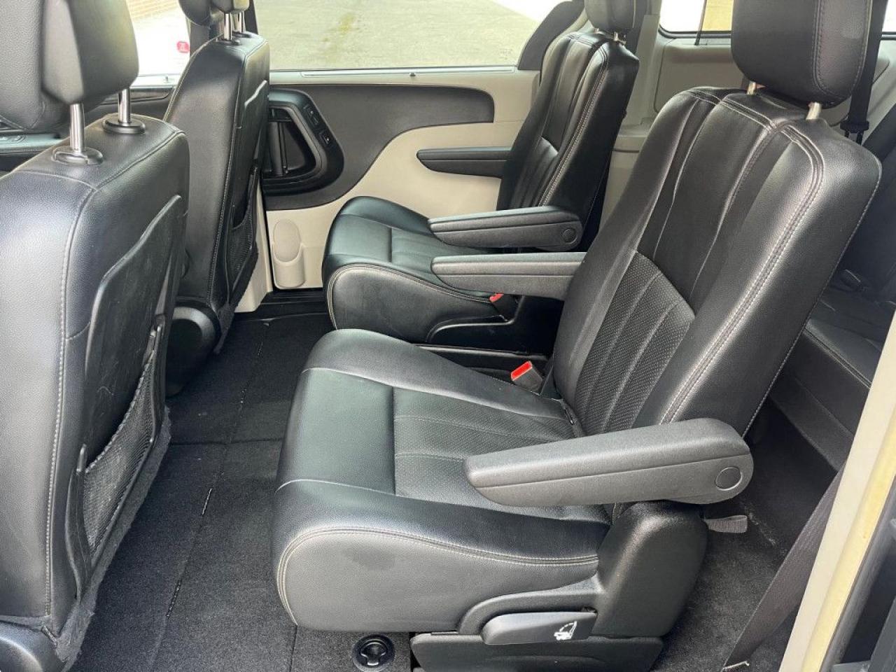 2016 Dodge Grand Caravan CREW PLUS | ONE OWNER | CLEAN CARFAX | HEATED SEATS & STEERING | LEATHER | NAVI| REMOTE STARTER | BACK-UP CAM | - Photo #16