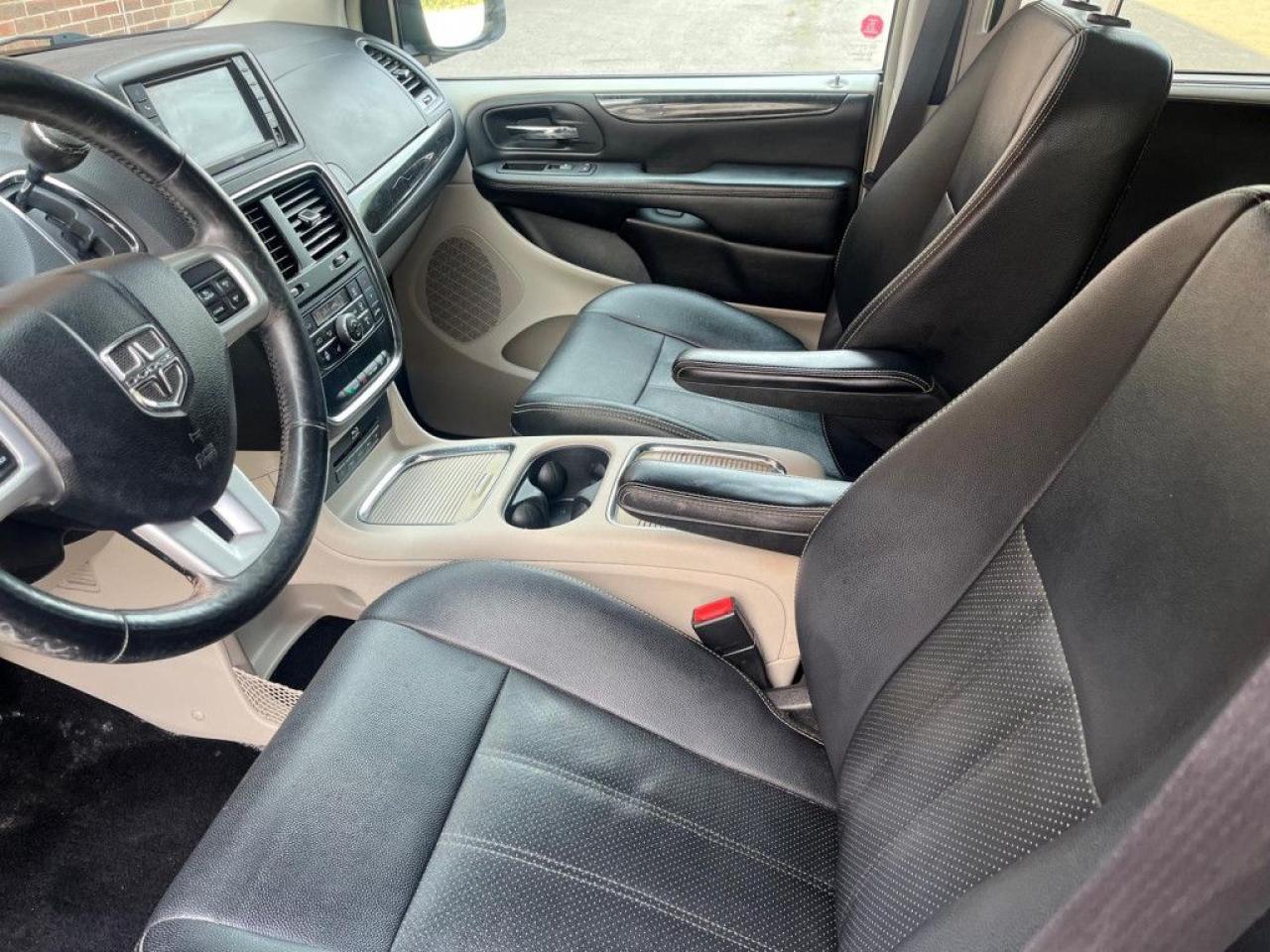 2016 Dodge Grand Caravan CREW PLUS | ONE OWNER | CLEAN CARFAX | HEATED SEATS & STEERING | LEATHER | NAVI| REMOTE STARTER | BACK-UP CAM | - Photo #15
