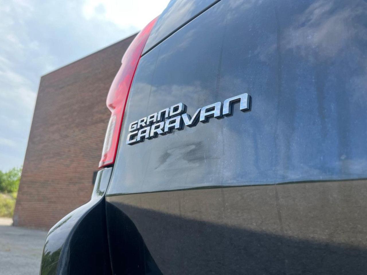 2016 Dodge Grand Caravan CREW PLUS | ONE OWNER | CLEAN CARFAX | HEATED SEATS & STEERING | LEATHER | NAVI| REMOTE STARTER | BACK-UP CAM | - Photo #12