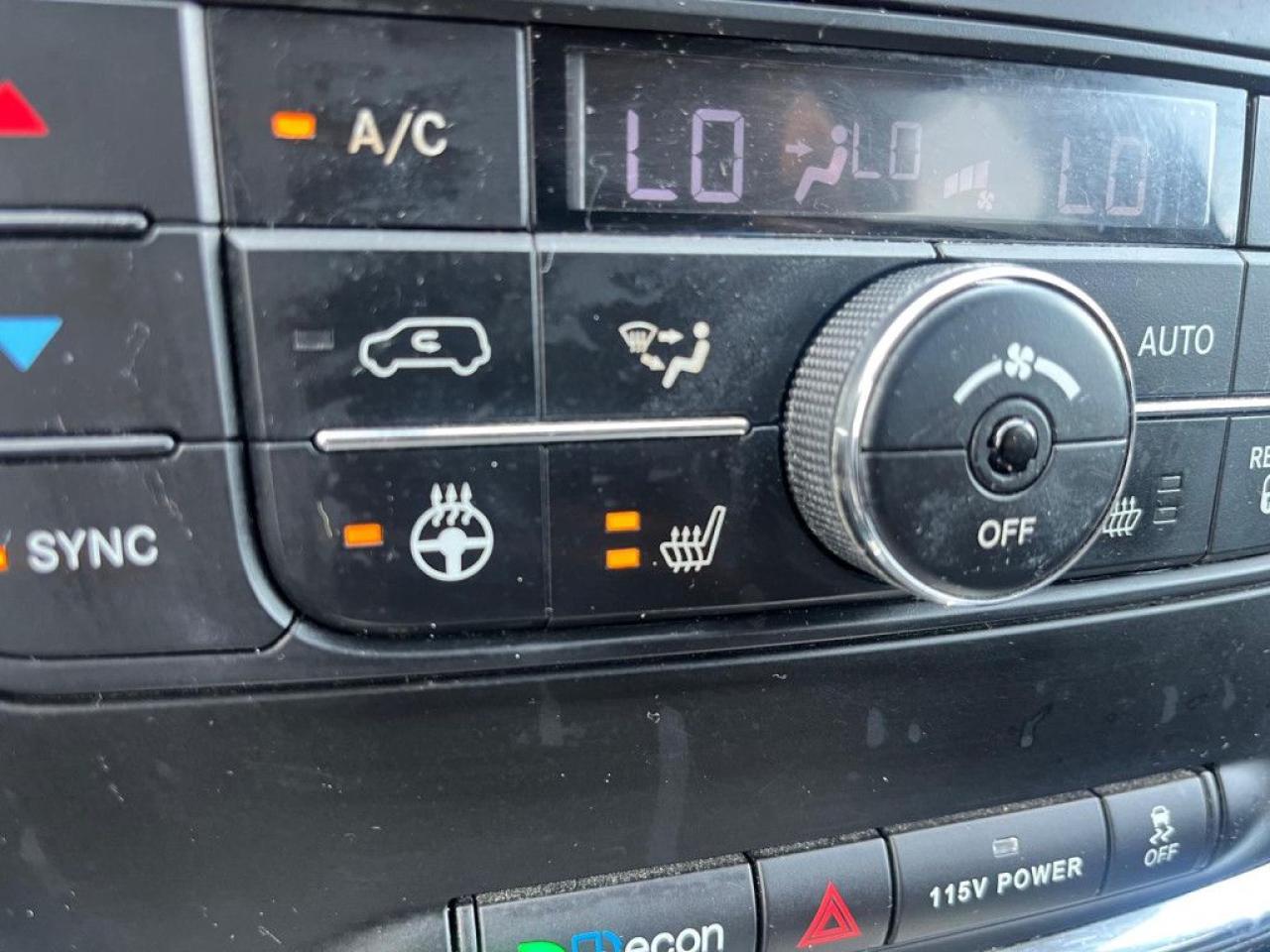 2016 Dodge Grand Caravan CREW PLUS | ONE OWNER | CLEAN CARFAX | HEATED SEATS & STEERING | LEATHER | NAVI| REMOTE STARTER | BACK-UP CAM | - Photo #27