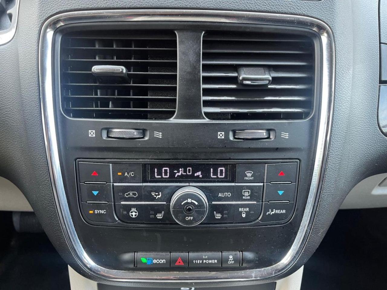2016 Dodge Grand Caravan CREW PLUS | ONE OWNER | CLEAN CARFAX | HEATED SEATS & STEERING | LEATHER | NAVI| REMOTE STARTER | BACK-UP CAM | - Photo #24