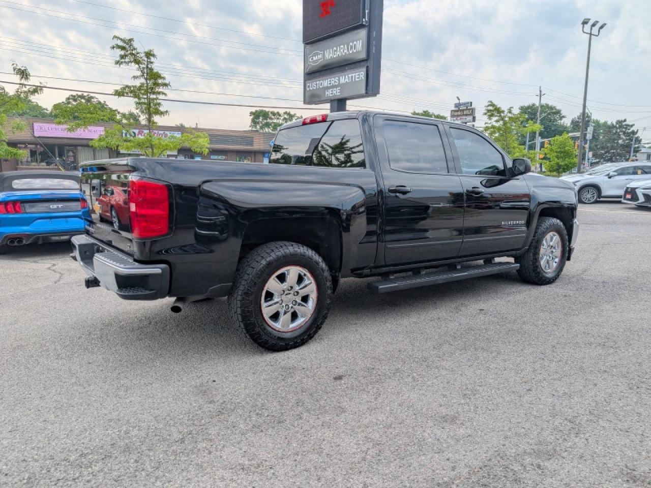 2017 Chevrolet Silverado 1500 LT  **LOW MILEAGE - 2WD** Photo4
