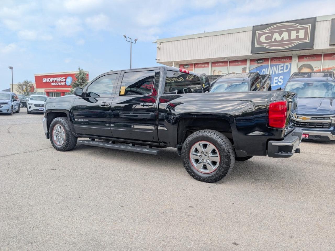 2017 Chevrolet Silverado 1500 LT  **LOW MILEAGE - 2WD** Photo2