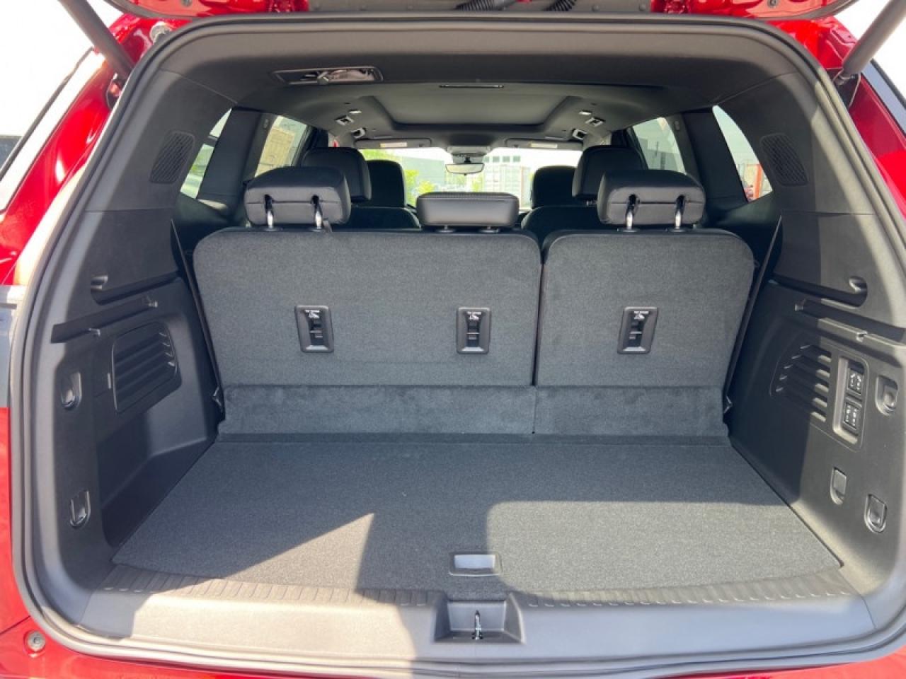 2025 Buick Enclave Avenir  - Leather Seats Photo