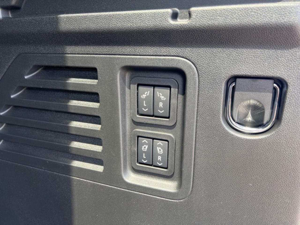 2025 Buick Enclave Avenir  - Leather Seats Photo