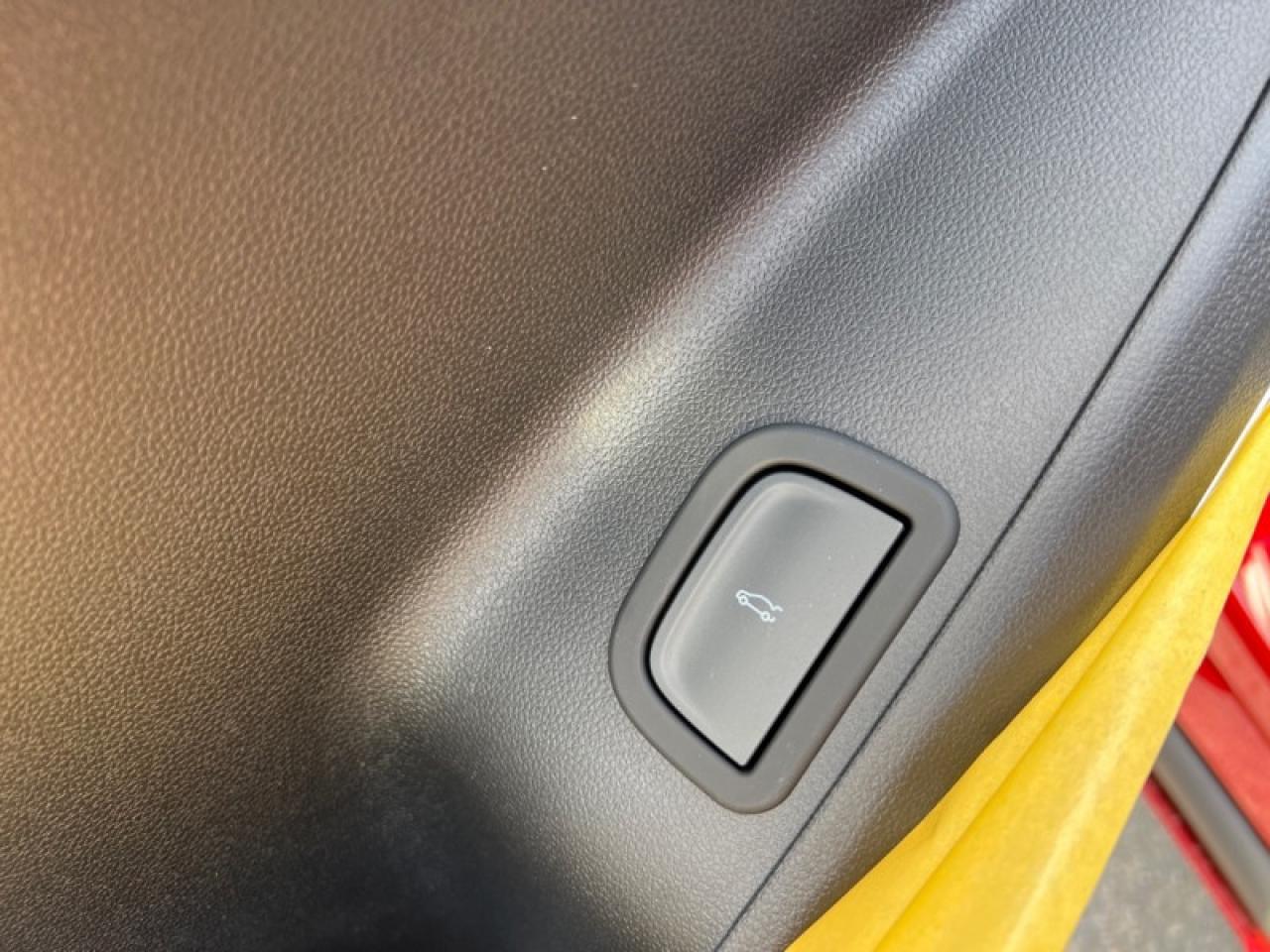 2025 Buick Enclave Avenir  - Leather Seats Photo