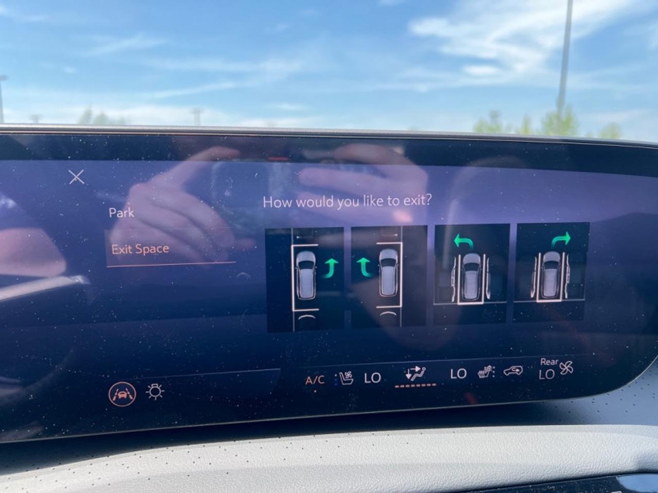 2025 Buick Enclave Avenir  - Leather Seats Photo